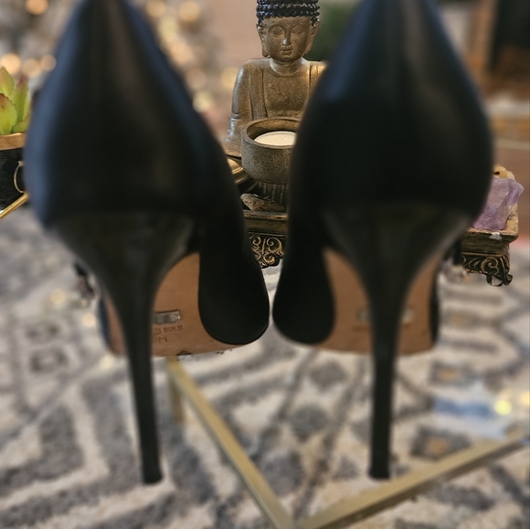 Badgley Mischka satin heels - Picture 3 of 6